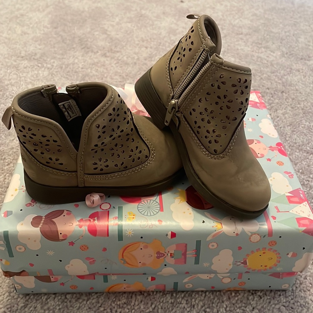 Gray winter boots. Oshkosh!